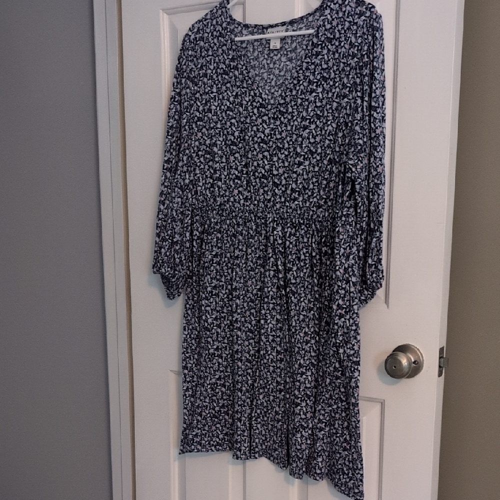 Navy Floral V-Neck Long Sleeve Dress